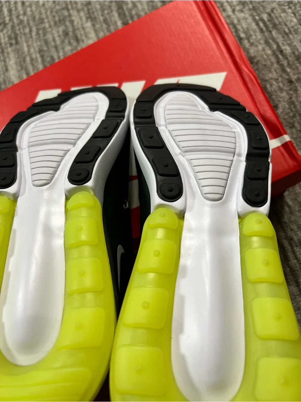 Nike Air Max 270 Light Lemon Twist Black Anthracite Size 8 Women’s / 6.5 Youth